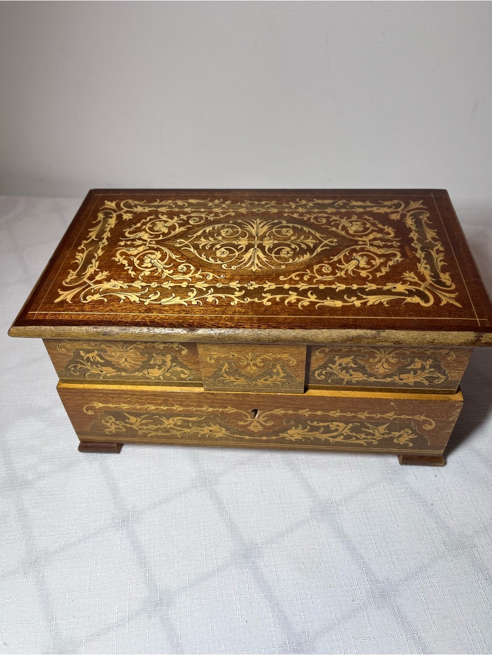 Antique Italian Sorrento marquetry jewelry box
intricate wood inlay
Gorgeous!